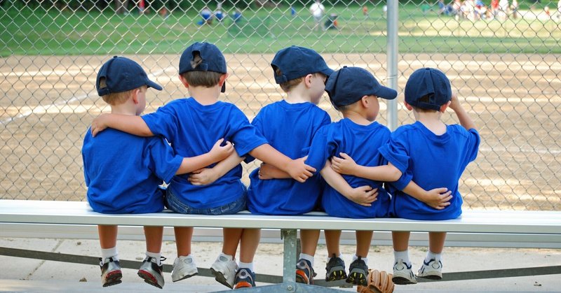 多くのスポーツは､ボールを繋いで点にする｡野球は人を繋いで点にする｡