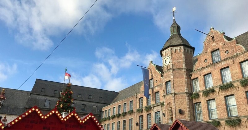 この町クリスマスマーケット。 市庁舎前から旧市街1