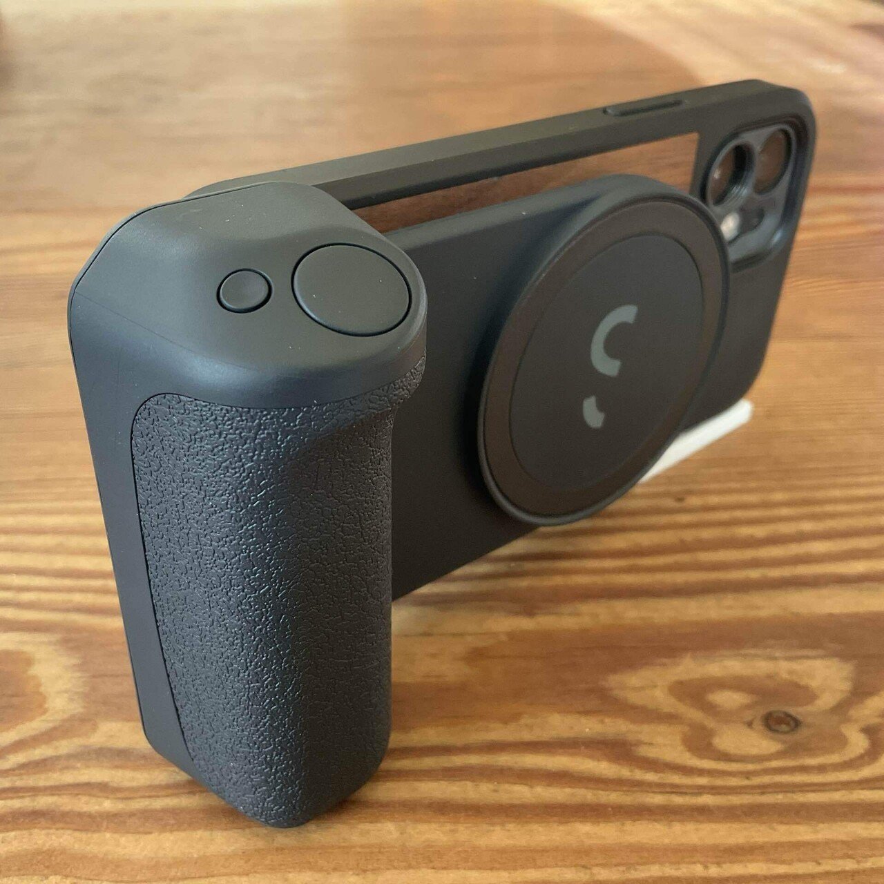 コイツぁ写真撮影が捗るぞ！SHIFTCAMのSnap Gripをレビュー