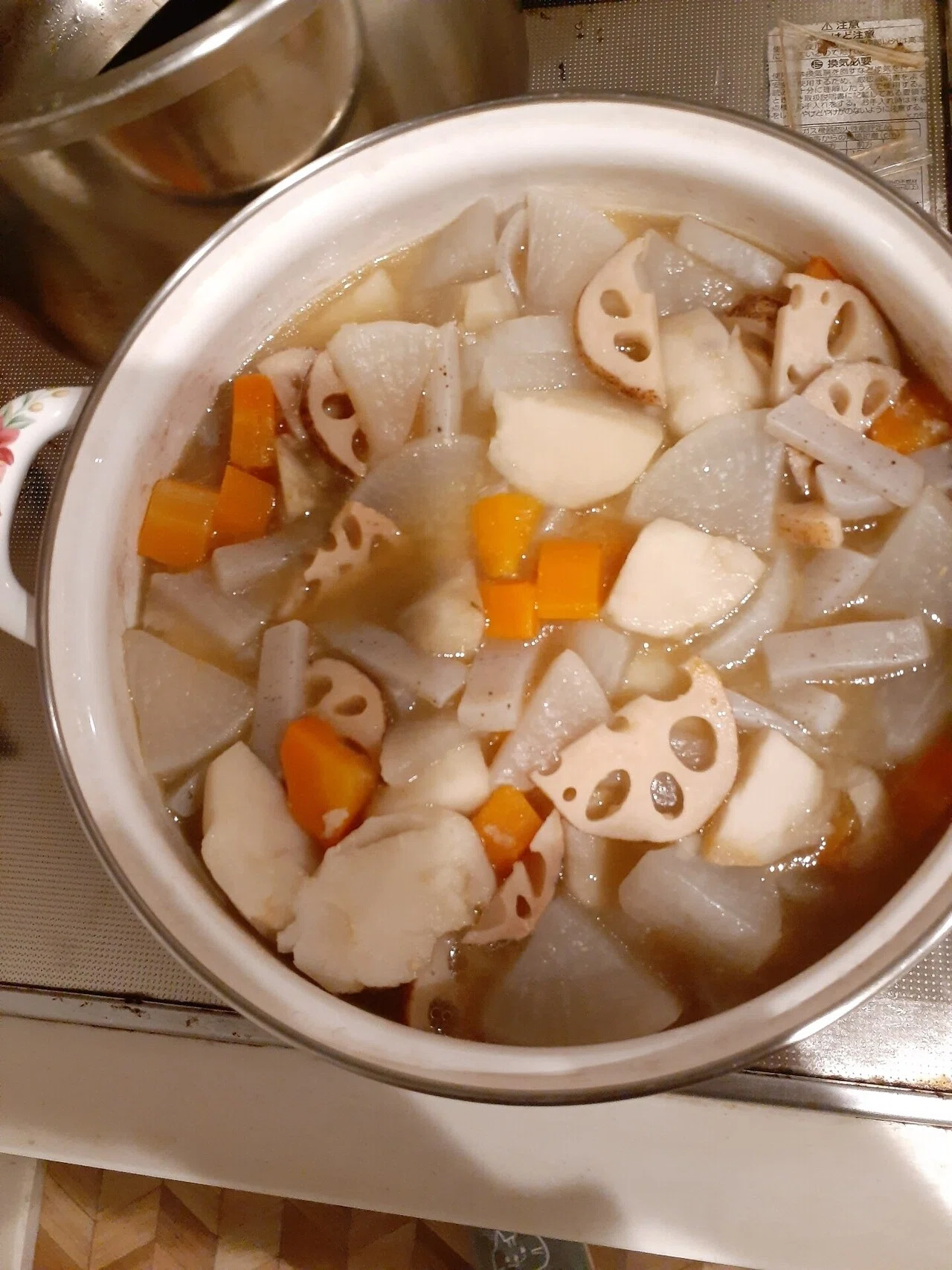 我が家の朝ごはんは野菜たっぷりのみそ汁 まとめて鍋いっぱいに作りおきします 圧力鍋に数種類の一口大の野菜と出汁を入れて作る簡単レシピ 朝 に味噌 ネギ 生姜を足していただきます お腹がすいている時は オー 木と美根 Note