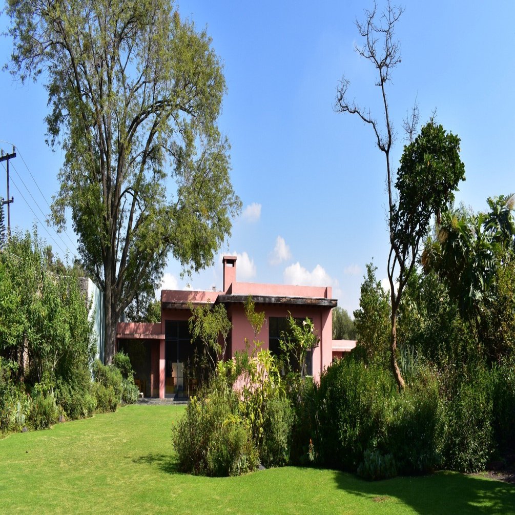 溶岩の上に立つ家｜Kae