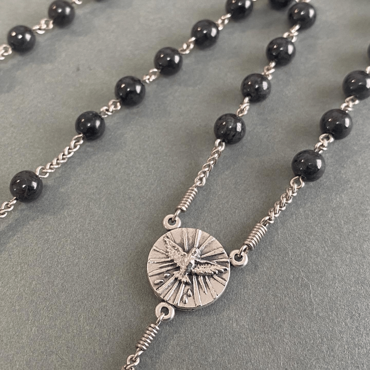 長崎編み＊聖霊と黒翡翠のロザリオ｜長崎編みロザリオ HANA＊AKARI