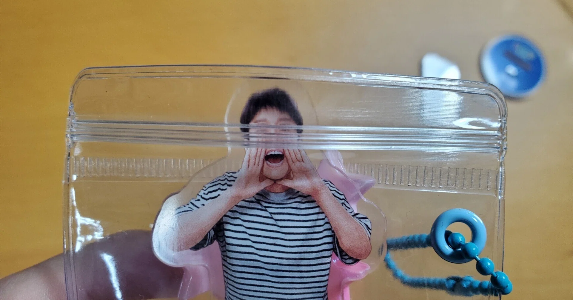 永田さんのアクスタケースを求めて｜シャール・水太郎