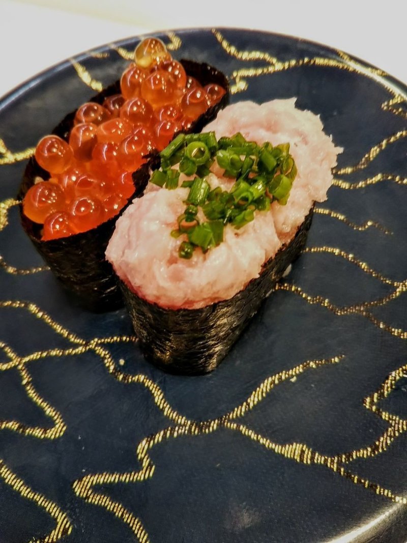寿司ネタがきれいで美味しいのに昼時の客がとても少なすぎるので店の先行きが心配な回転寿司店について紹介する Ruindig Note 寿司ネタがきれいで美味しいのに昼時の客がとても少なすぎるので店の先行きが心配な回転寿司店について紹介する Ruindig Note
