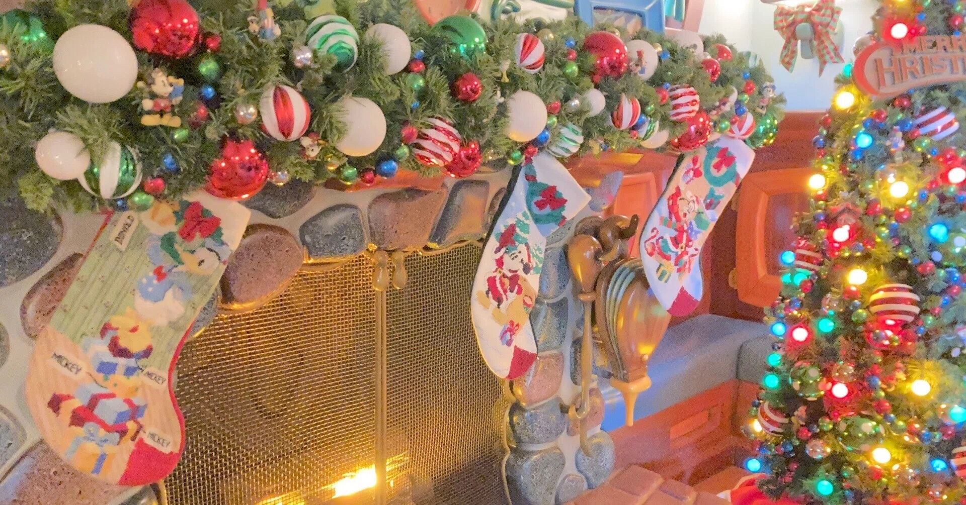 クリスマスディズニー🎄ミッキーの家が可愛すぎる♡｜figaro