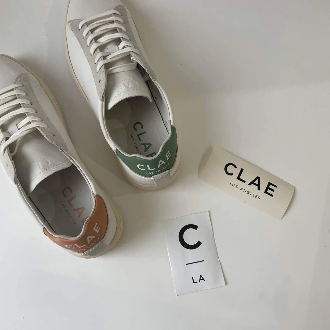 CLAE＜クレイ＞で纏う。ミニマルでいて大人な足元に。｜REGAL 