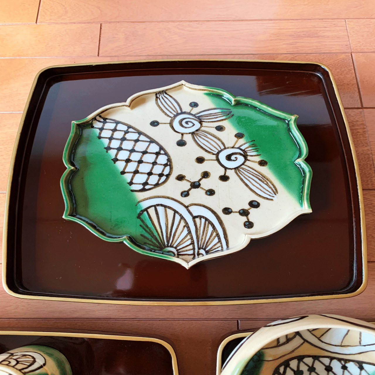 斬新なデザイン？いえいえ400年前のもの。織部に魅力は凄い！またまた