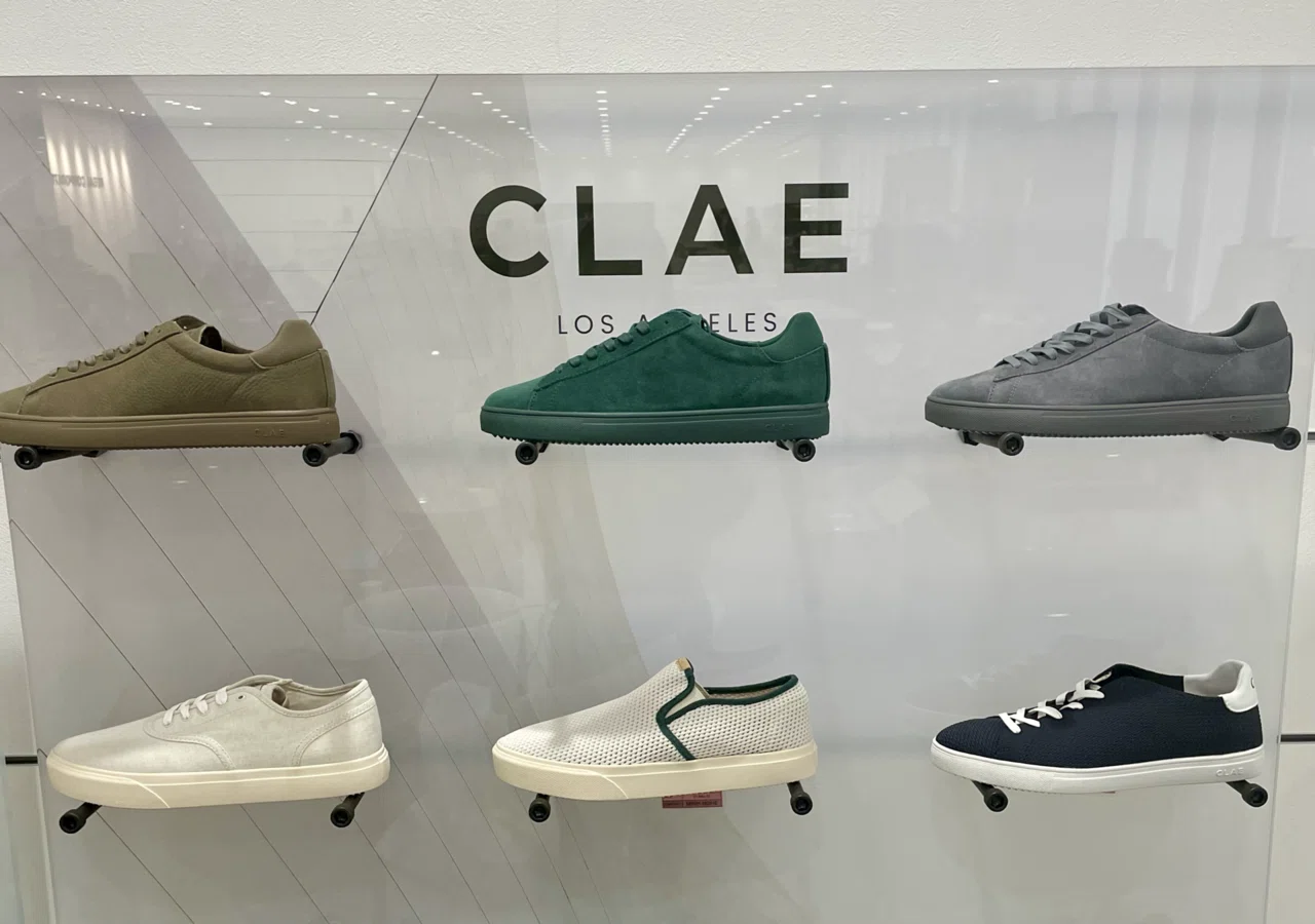 CLAE＜クレイ＞で纏う。ミニマルでいて大人な足元に。｜REGAL 