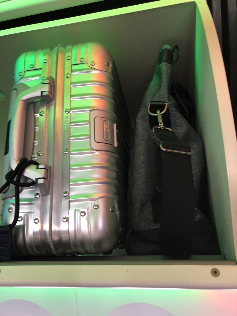 無料 飛行機の 荷物棚 正しく使えてる 3分でわかるキャリーケースの入れ方講座 Suzukyuin Note