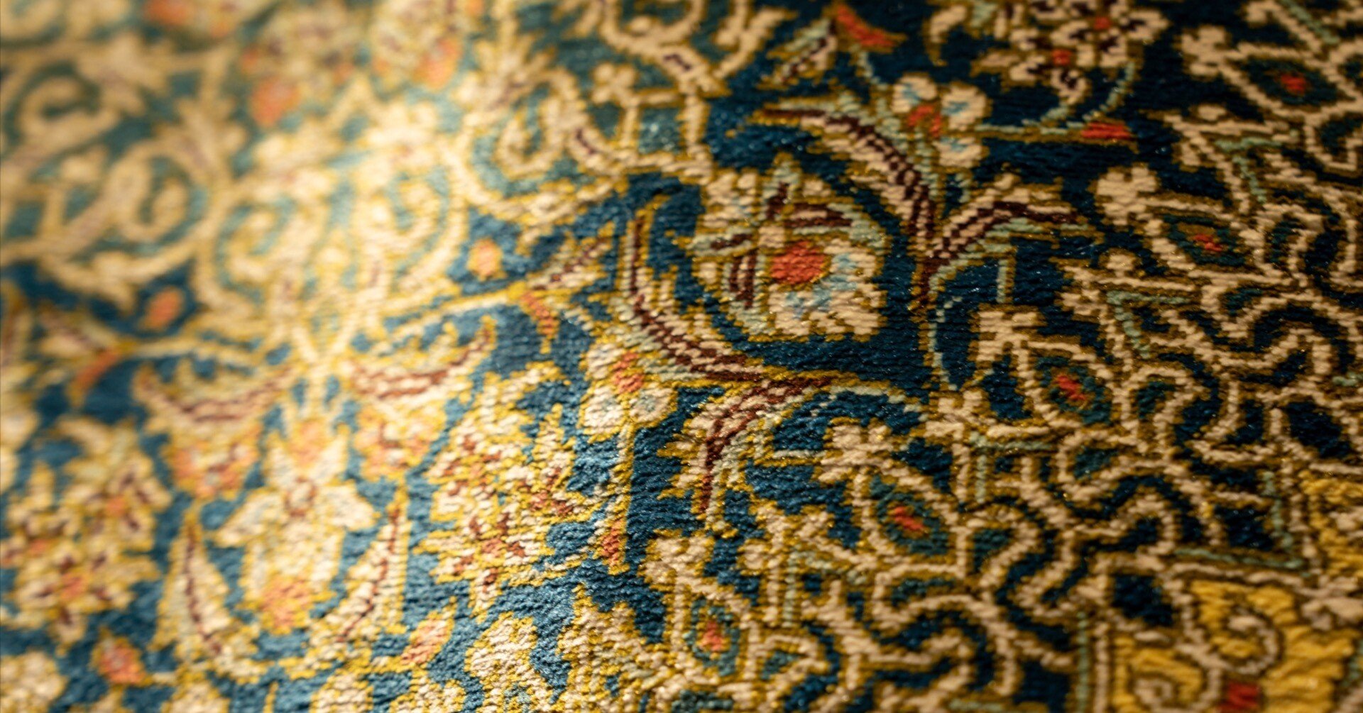 シルク絨毯とはそもそもなんだ？−素材の謎を知る−｜三方舎書斎gallery