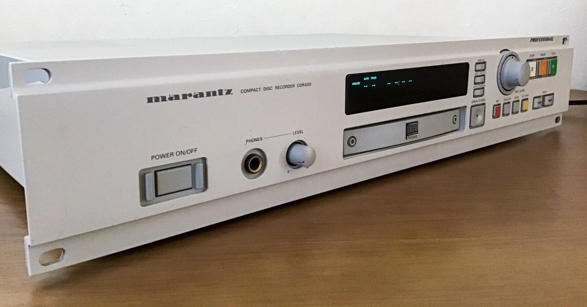 ちょっと古い物が寄ってきています。（CDプレイヤー編）｜Satoshi Horibe