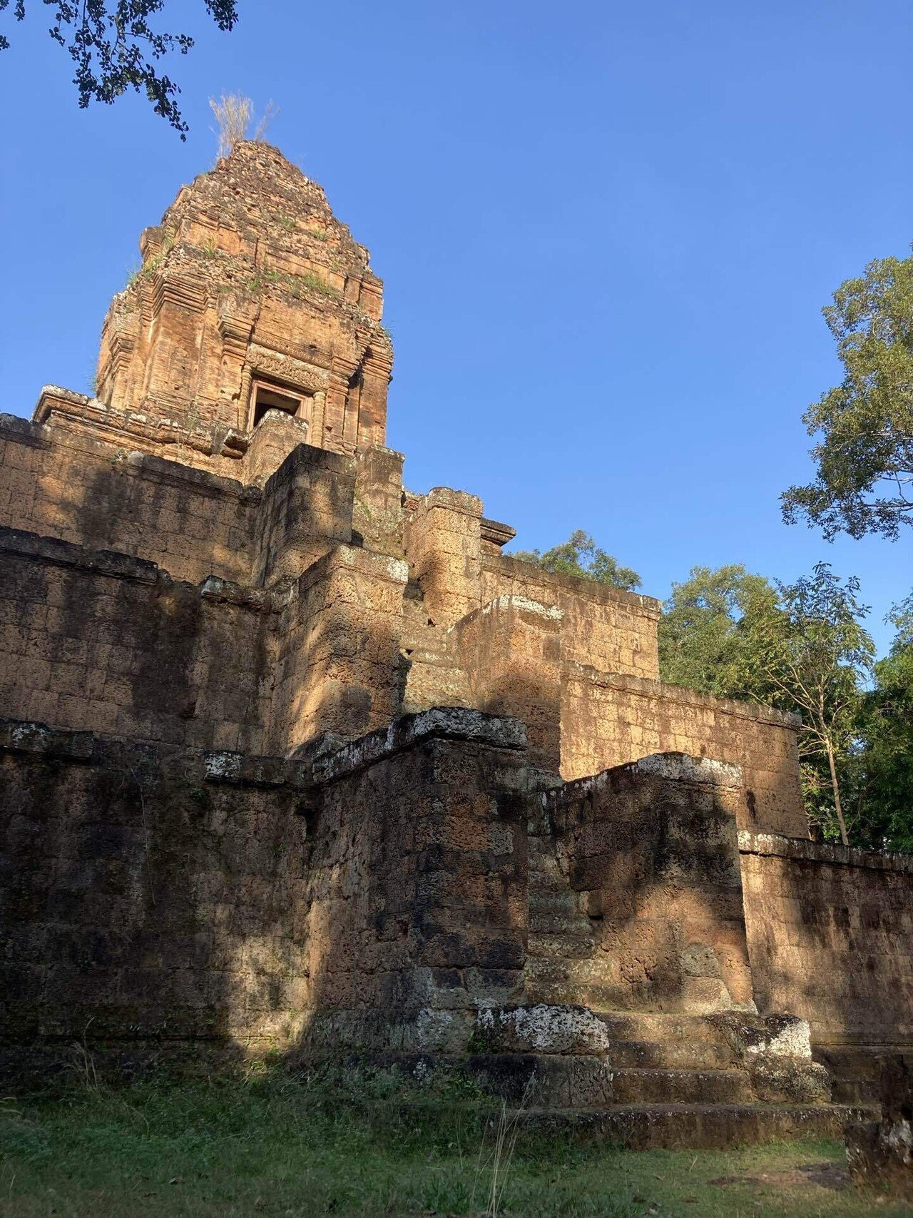 遺跡探訪7】バクセイチャムクロン Baksei Chamkrong（948年）｜Nancy