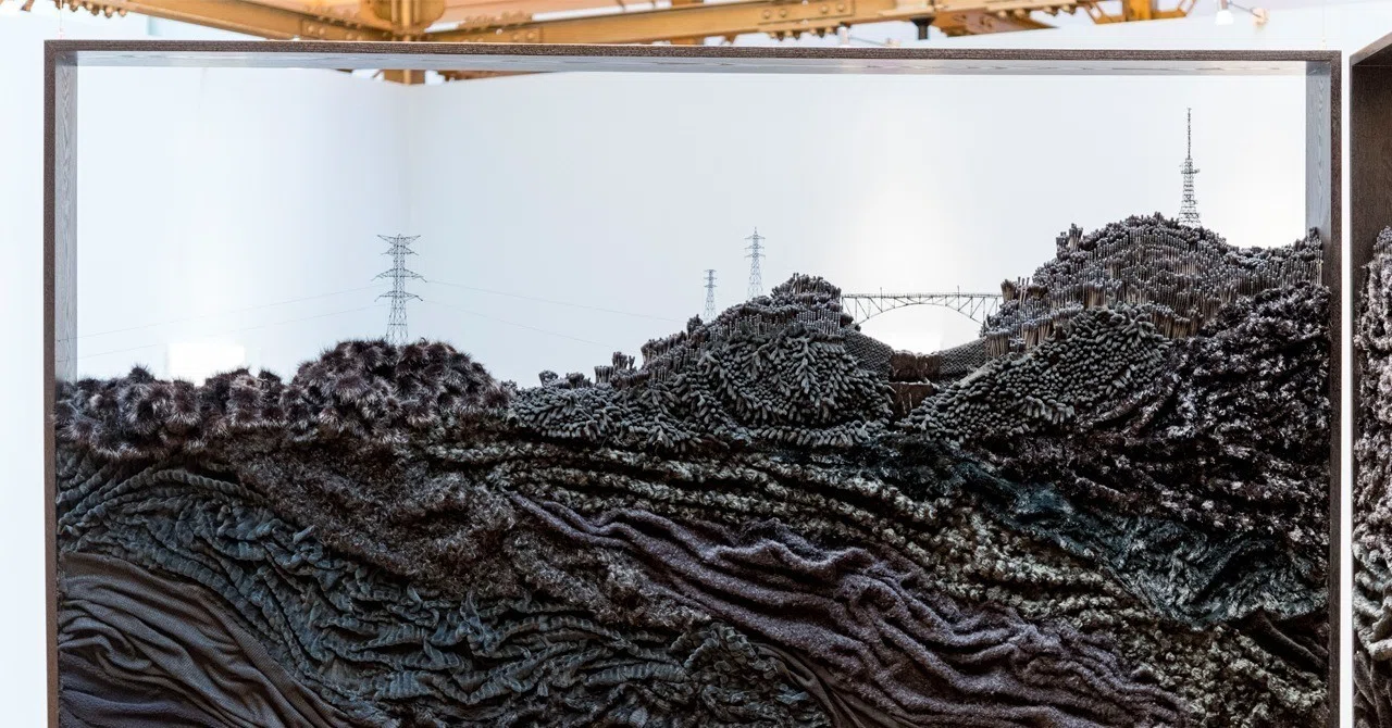 美しさ” と ”不安” の間の風景 ー岩崎貴宏 Layer and Folding ＠銀座