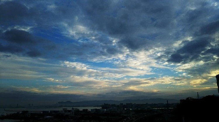 早朝6時台の空