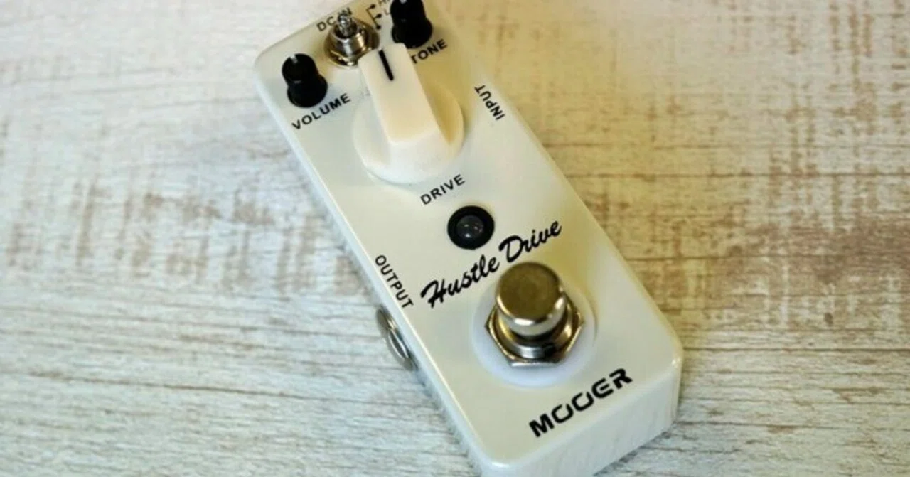 あの」白い人気ドライブサウンドをミニサイズで！MOOER HUSTLE DRIVE