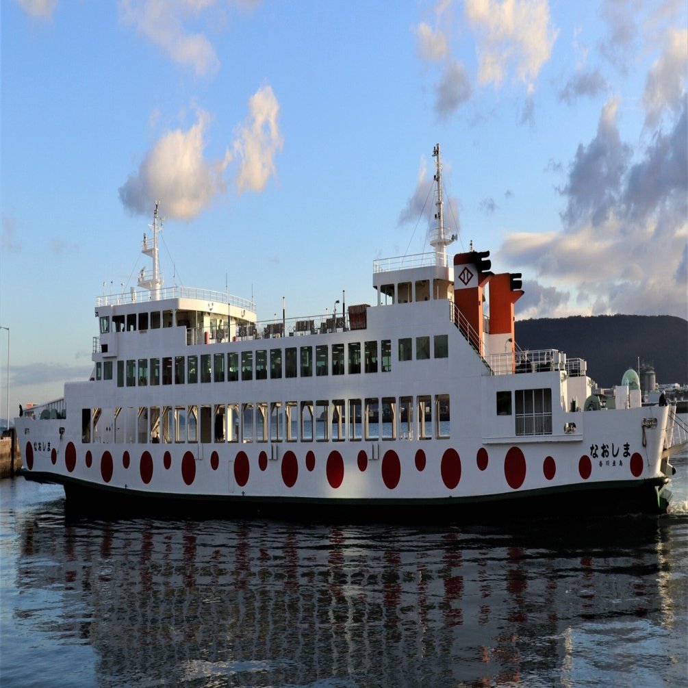 冬の直島①:草間彌生[赤かぼちゃ]の胎内/「避難中」の黄かぼちゃの存在