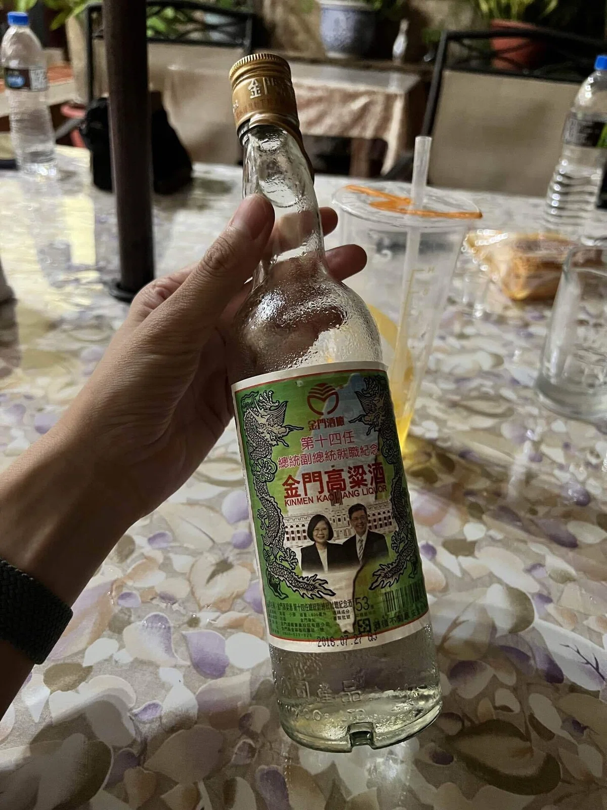 台湾101記念 最高級高粱酒 （台湾 旅の記録】金門、おやっさんと高粱酒