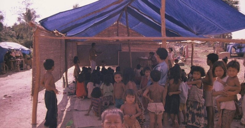 【昔のカンボジア】13 国内避難民キャンプの寺小屋(1995年)