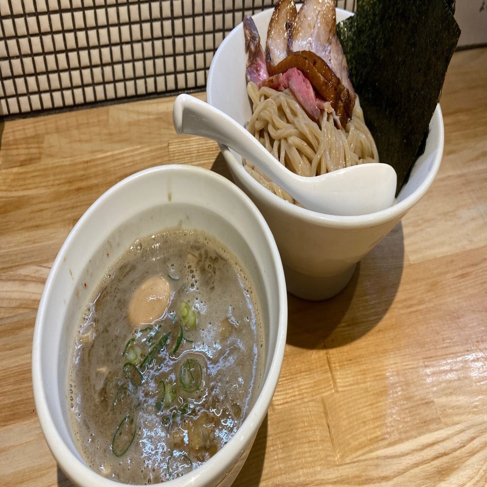 セメント色した最強の煮干しつけ麺。”らーめん改”｜皇帝・Napoptosis
