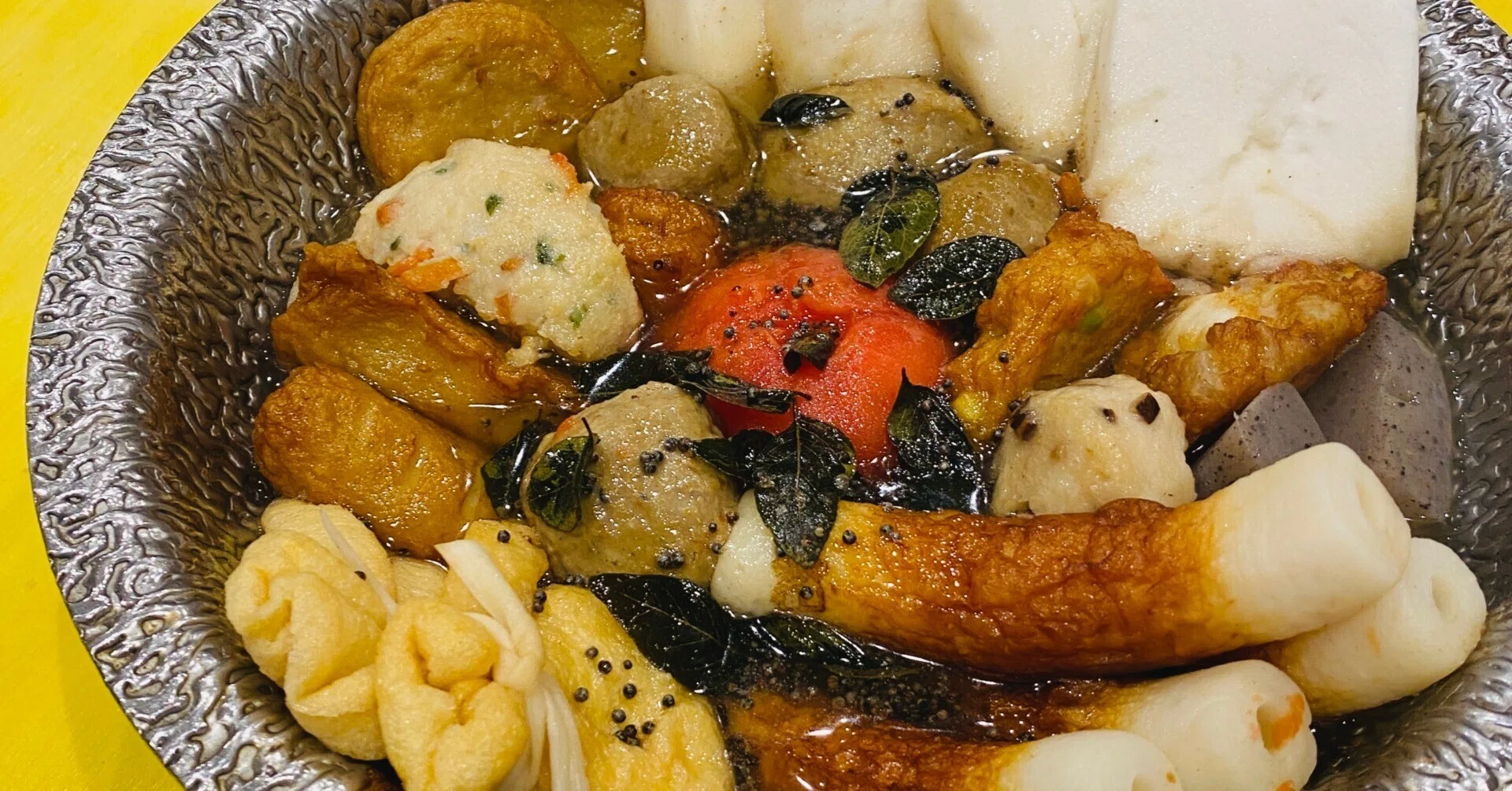 おでん＋ヒングa.k.a悪魔の糞、の味を新年会で検証。｜#34｜カレー三兄弟