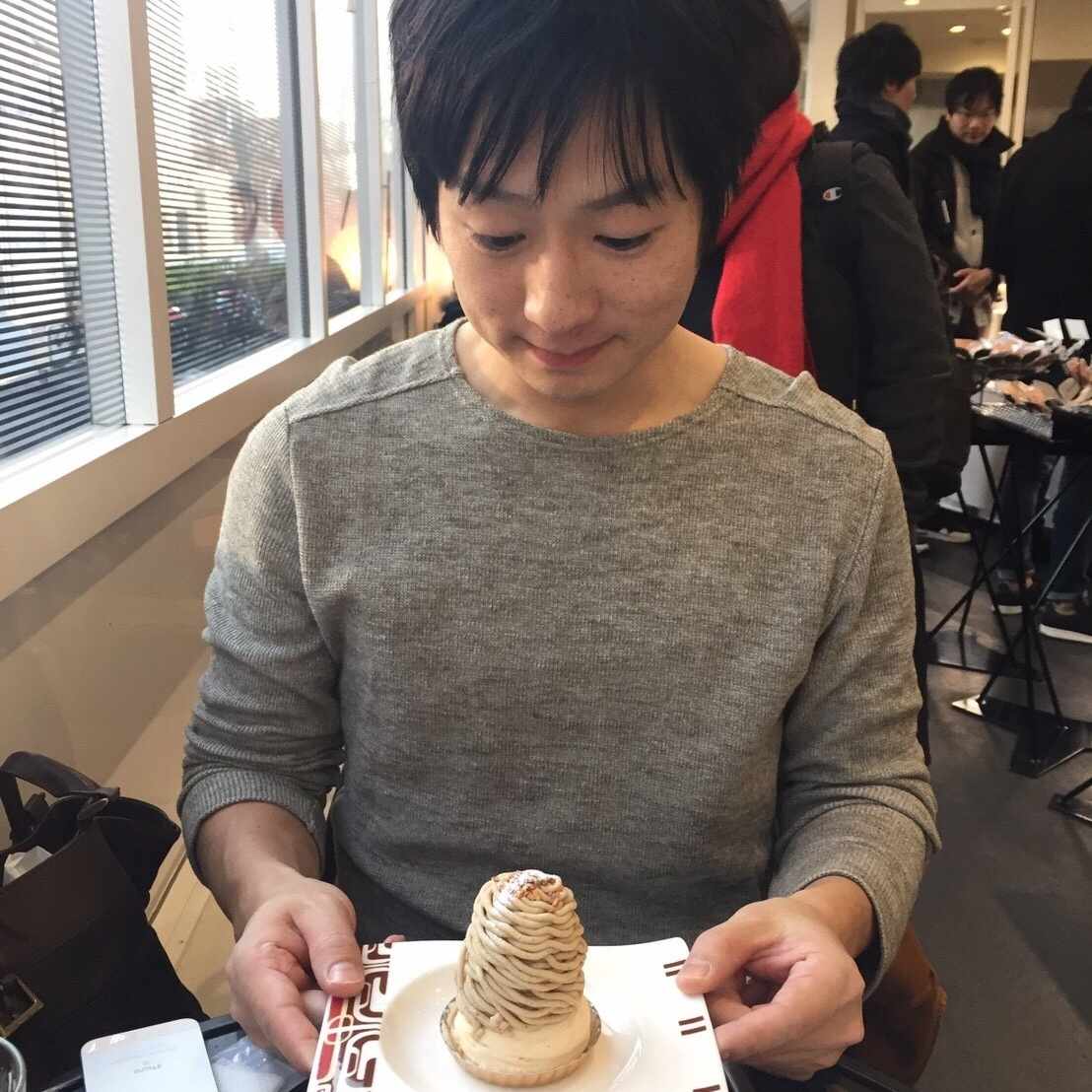 飲む香水】ハンガリーのフルーツ酒「パーリンカ」を体験 Bar