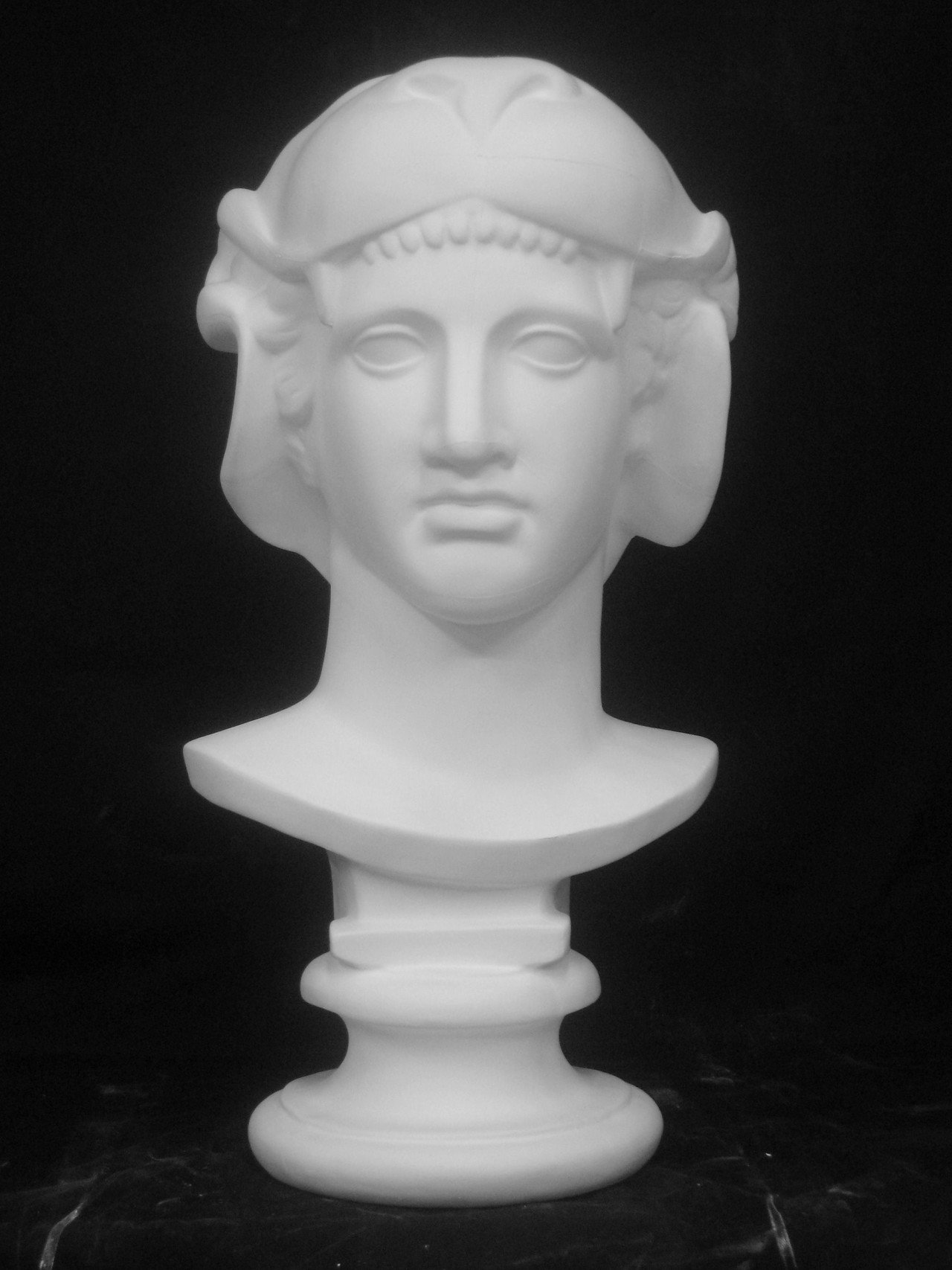 Ｋ−１３５ 獅子冠女神胸像（ヘラクレス）-
