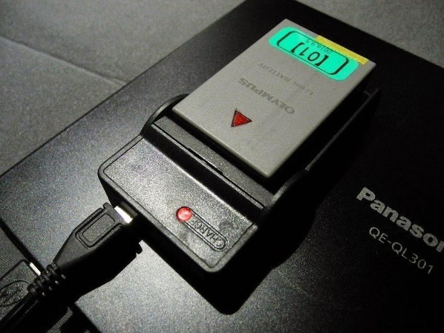 【美品】OLYMPUS OM-D E-M10 バッテリー3個＋充電器付き 楽天市場】olympus om-d e-m10 mark iii 電池の通販