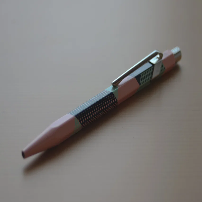 Carand'Ache | 849 Pop dots pink granite｜みのる -Minoru-