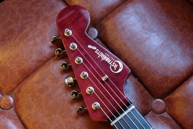 ギター Fender One Master astronauts guitars Astronaut Signed Fender Guitar by Chip Ellis | RR Auction