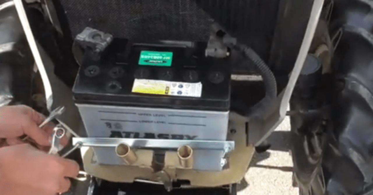 トラクター】バッテリーの交換方法について紹介｜井上寅雄農園 / 井上