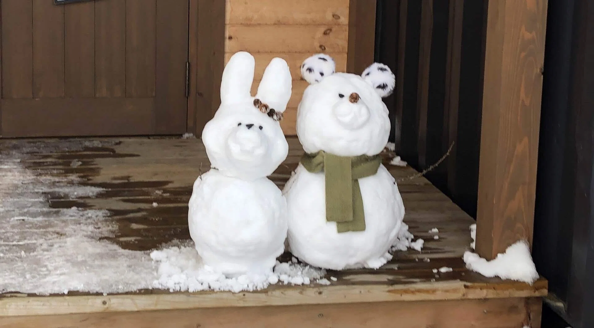 うさぎとクマの雪だるま｜アラン藤島