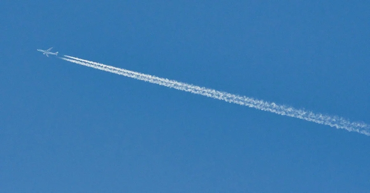 飛行機雲が浮かんでいた時代｜中田 達大 / インタビュアー