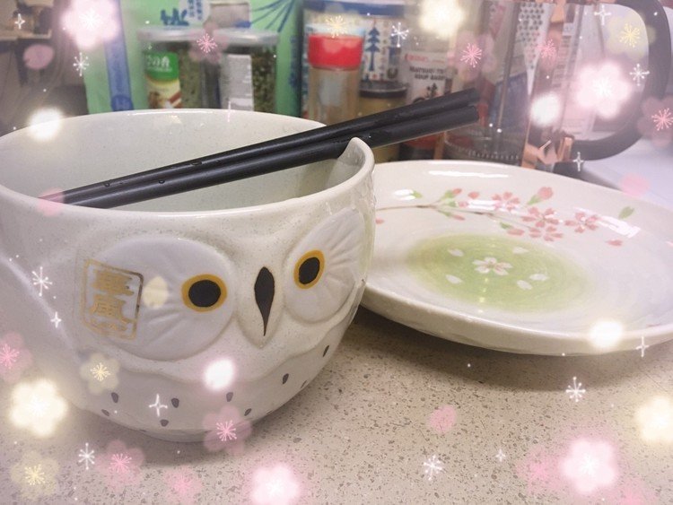アパートの近くにあるAmazing Japanという、割と新しく出来た日本の雑貨や食材を扱うお店で、このふたつのお茶碗とお皿を買いました。

ふたつともとても可愛い💕これからよろしくね*\(^o^)/*

#和食器 #かわいい #茶碗 #お皿 #桜 #フクロウ