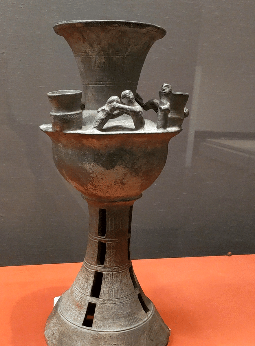 古墳時代 須恵器 祭器 副葬品 出土 大相撲初場所も中日を過ぎ、優勝の行方が気になる頃です。 古墳時代の