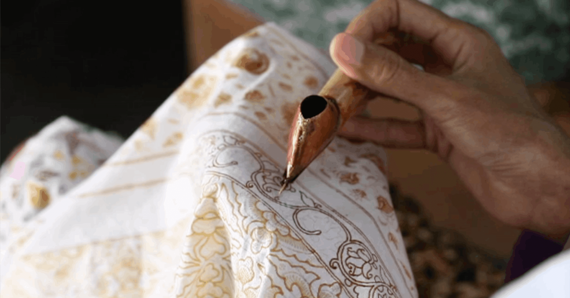 推定20世紀半ばに製作されたold batik ／手描き／伝統柄／藍ソガ染め