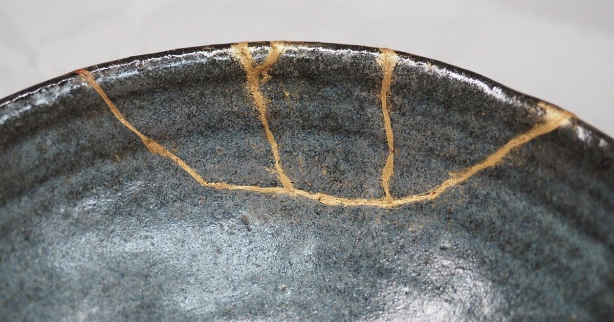 景色 | 金継ぎの最後の仕上げをする方もいたり、これから器を
