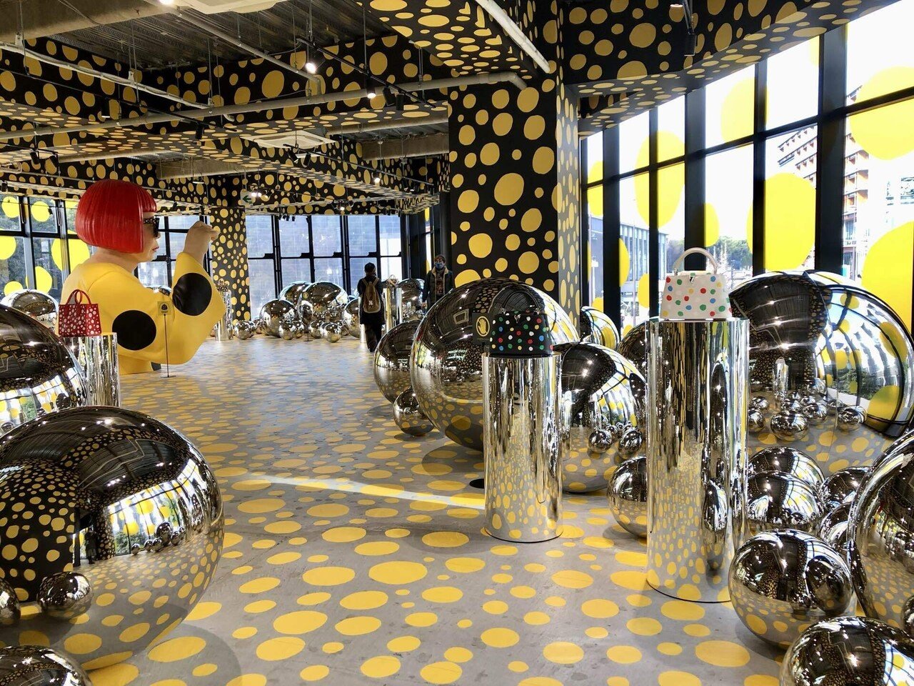 ルイ・ヴィトン×草間彌生 ポップアップストア｜石川えりさ