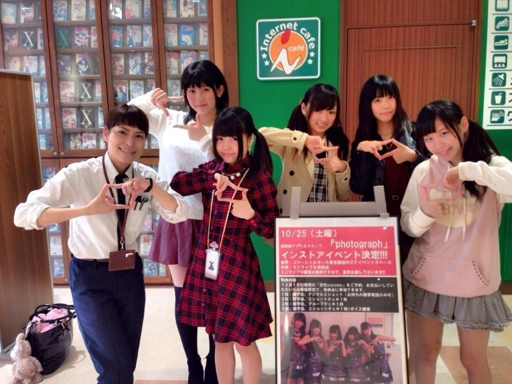 昨日 たまたま寄ったモールでインストアライブを見れた 福岡発のアイドル Photograph フォトグラフ って５人組 知らなかったアイドル ライブは２回目だとか 初々しい 昔は アイドルとかぶり ぽんた Note