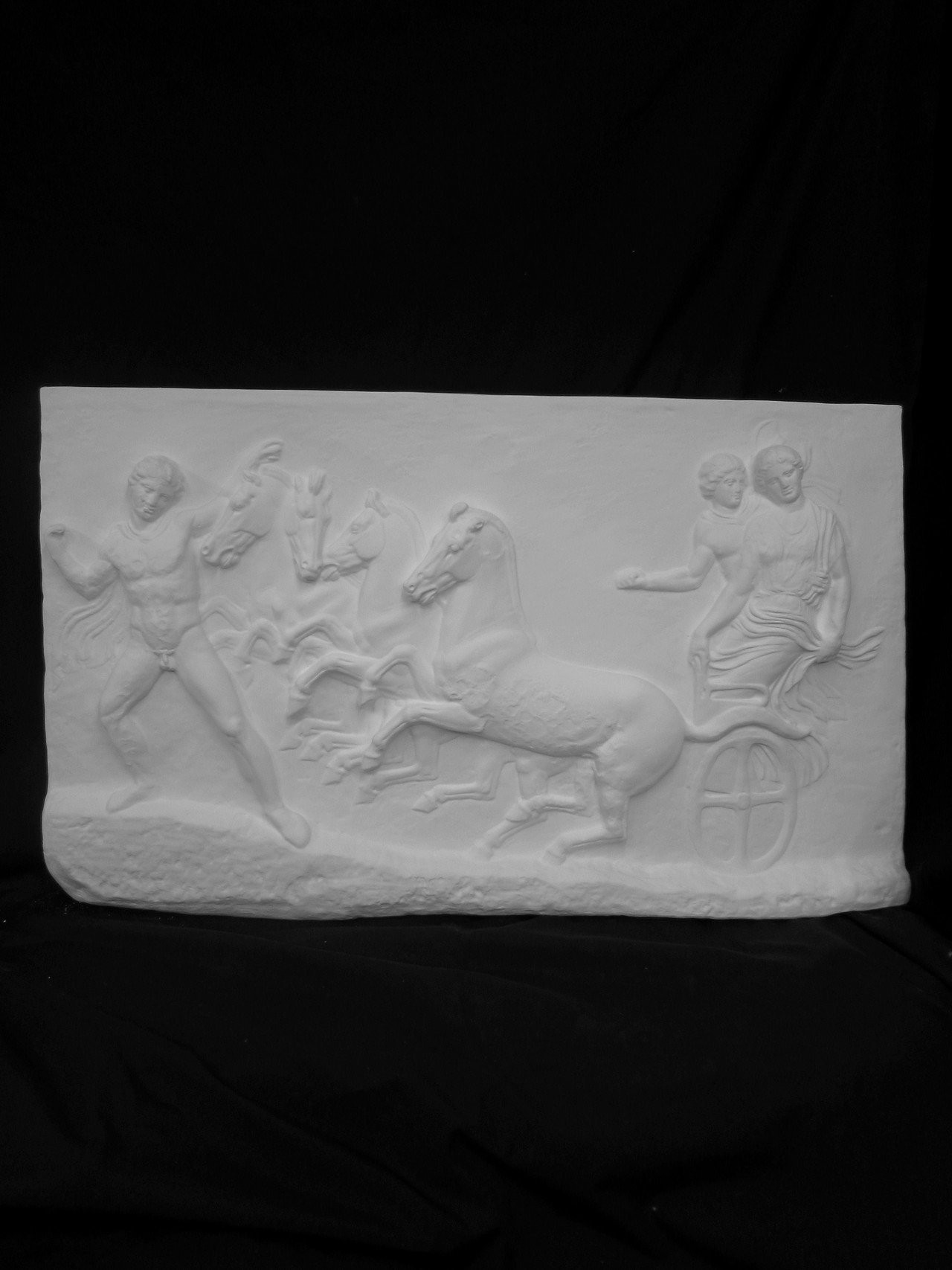 L-660 四頭立ての戦車レリーフ｜石膏像ドットコム（脇本）