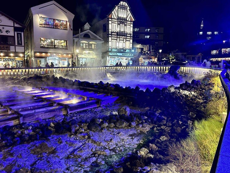 日本三名泉、群馬県は草津温泉へ。「湯畑」の湯けむりに魅了される。