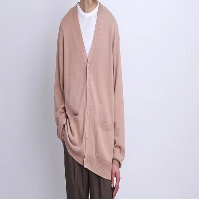 即戦力！BATONERより新作のSUPER SOFT V NECK CARDIGAN入荷です