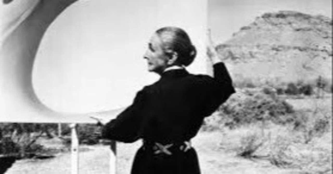 美術館でしか買えないブローチとGeorgia O'Keeffeというファッション