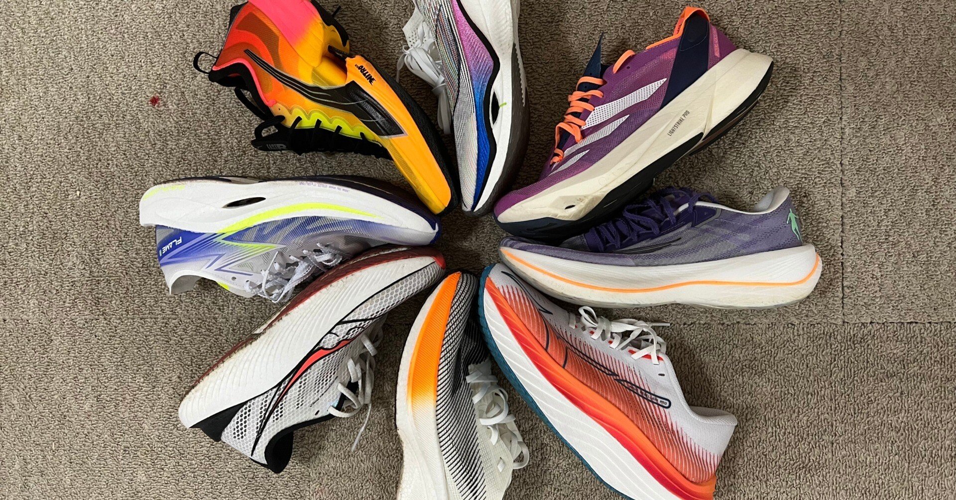 各メーカーのカーボンシューズ計39足の比較（2022年新作23足+2023年