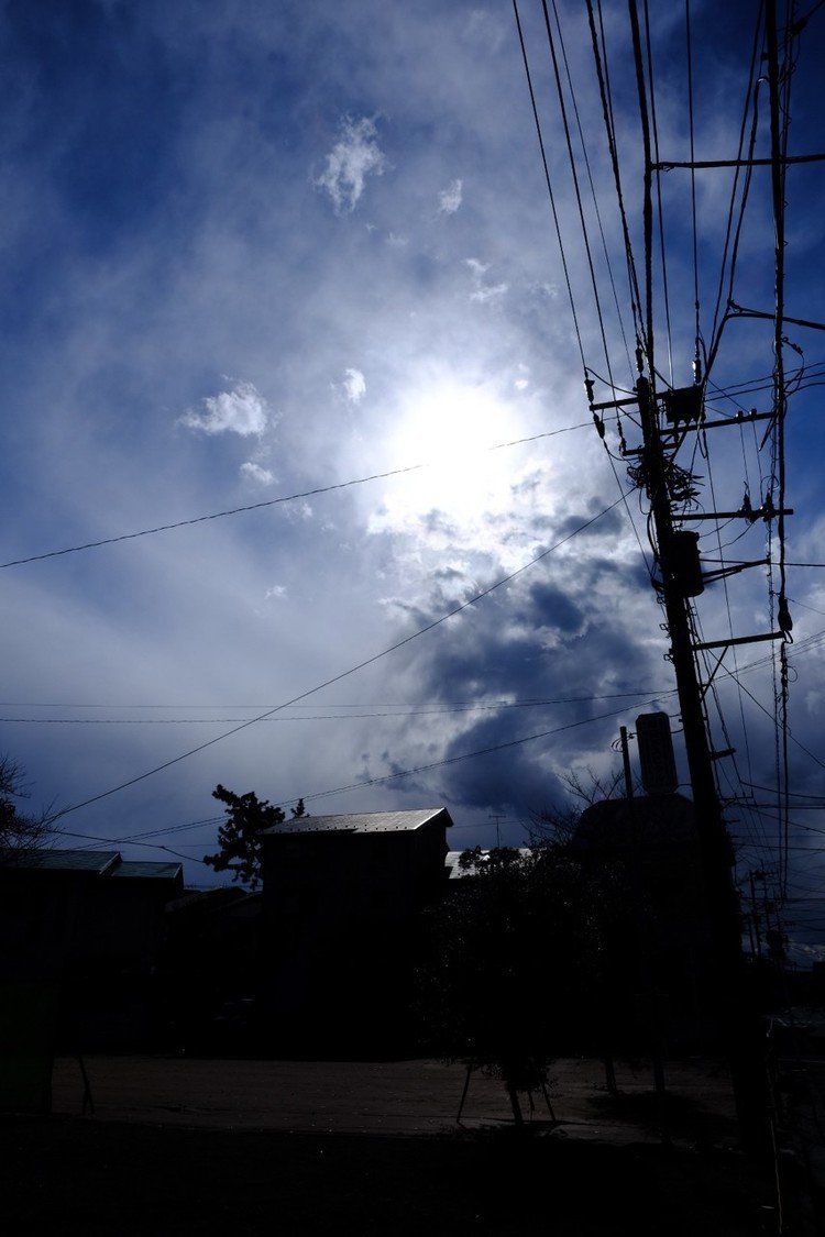 寒気の南下で大荒れの天気。
このタイミングでは晴れてましたが、一瞬で曇りました。