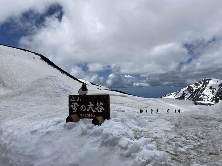 立山黒部アルペンルート全線開通！　観光シーズン到来の『雪の大谷』を訪ねる。