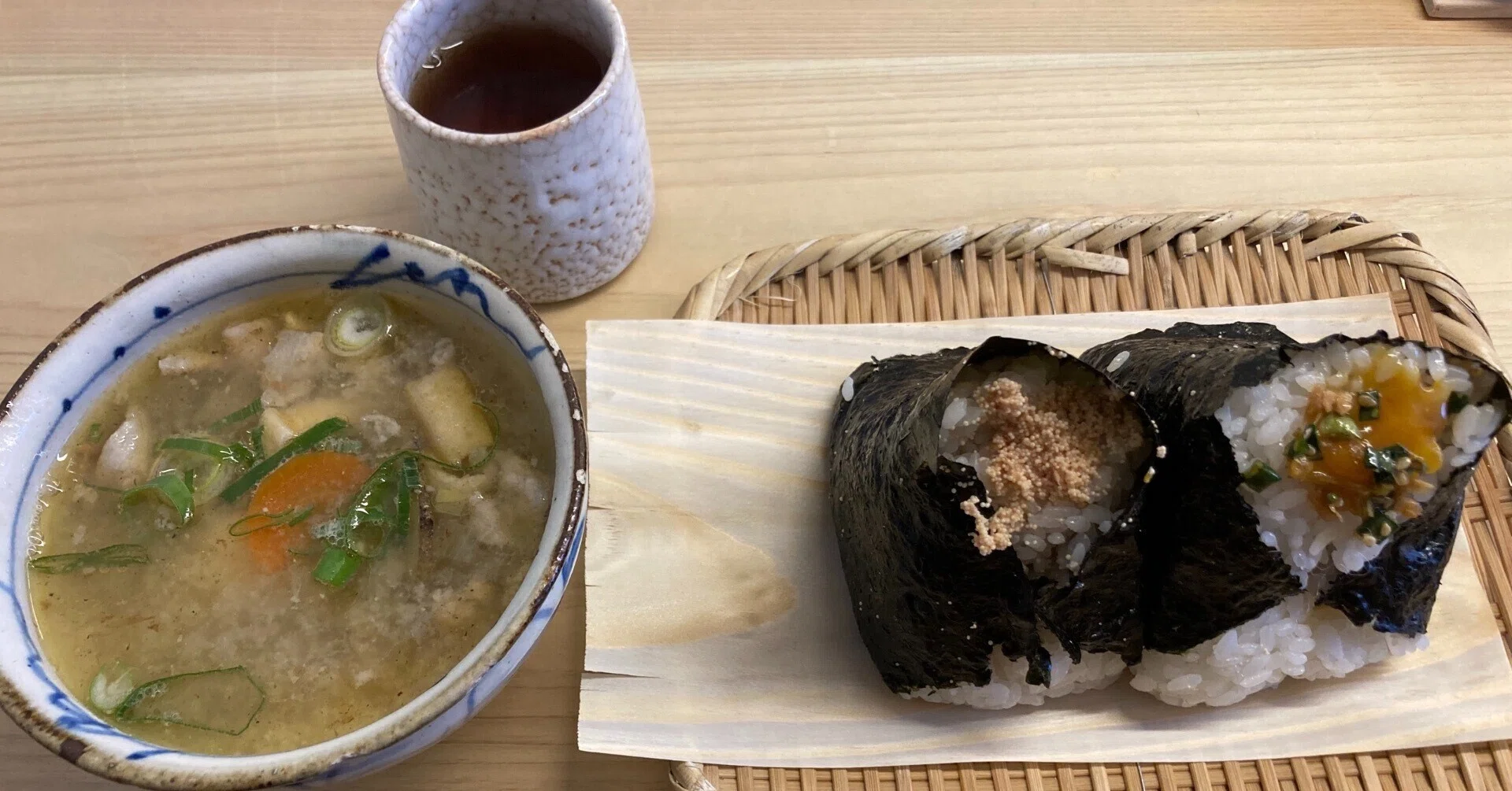 極寒の雑司ヶ谷で行列した、おにぎり・とん汁「山太郎」｜野猿（やえん）