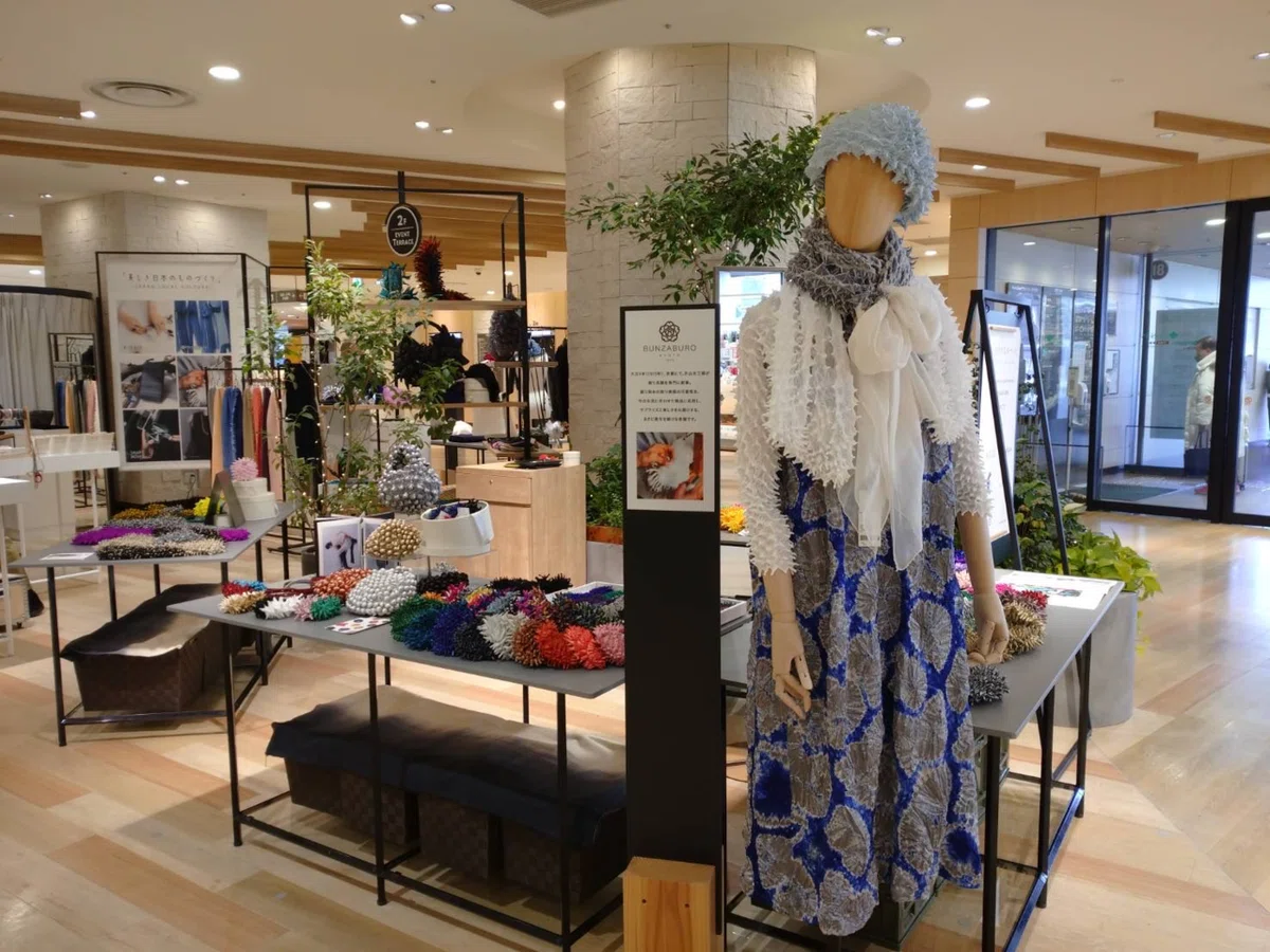 ☆送料込み☆ 一枚板　衝立て　百貨店催事で購入 阪神百貨店 催事風景｜ウラ片山さん