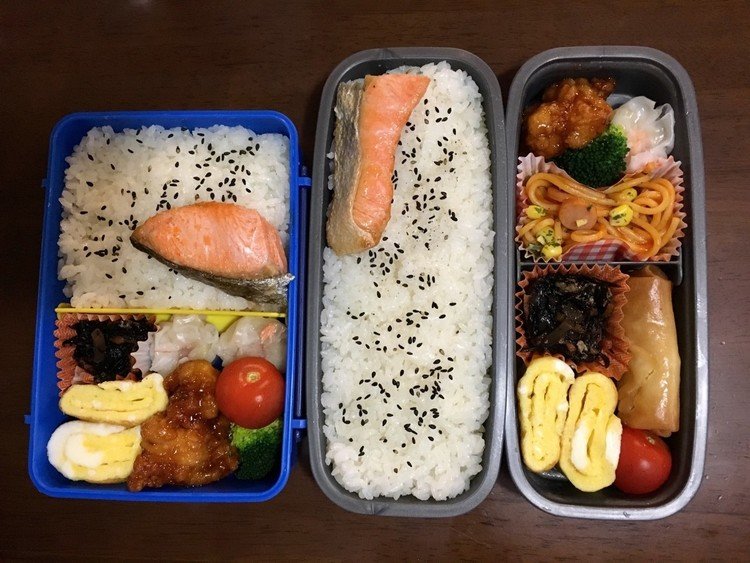 長男&次男弁当。たれづけ唐揚げ、ブロッコリー、エビシュウマイ、ナポリタン、ひじき煮、春巻、玉子焼き、プチトマト、焼鮭。1月が終わってまう。今日もお仕事頑張ります。 #お弁当 #note弁当部