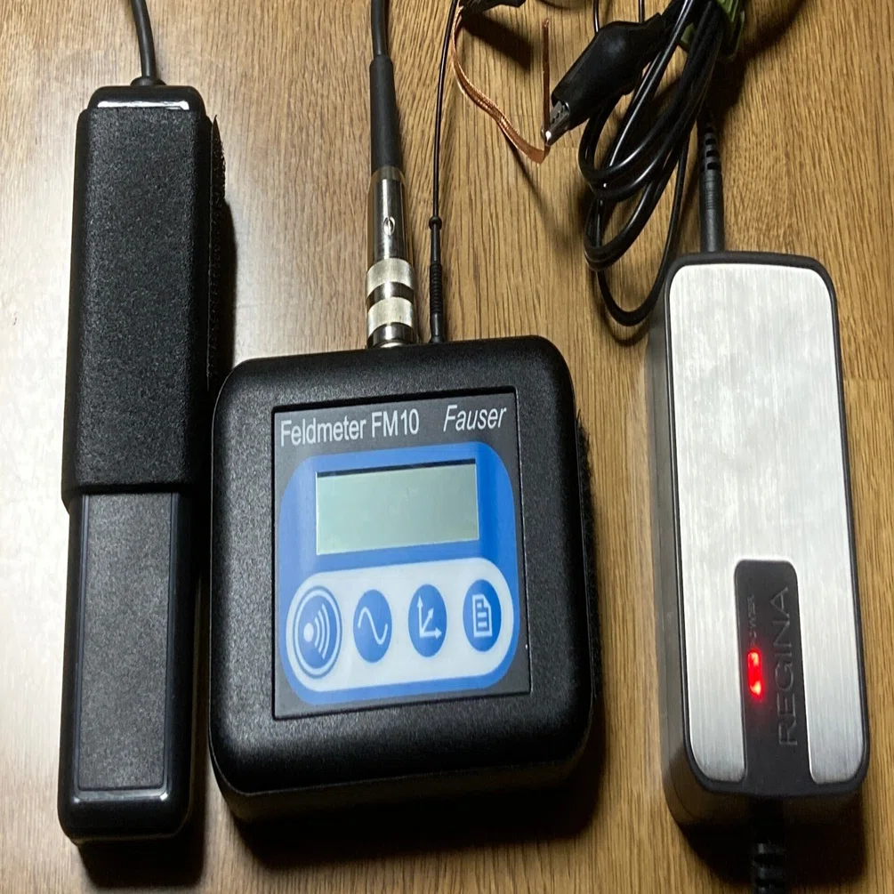 電磁波測定器（ファウザー社フィールドメーター FM-10型）のアース接続 