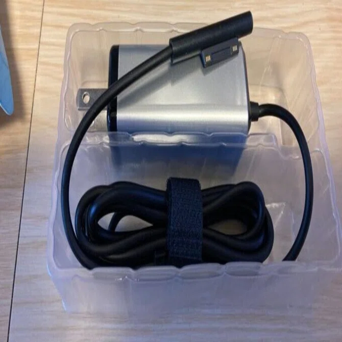 初代Surface Go用に新しい電源ケーブルを買いました（Ouweike Surface